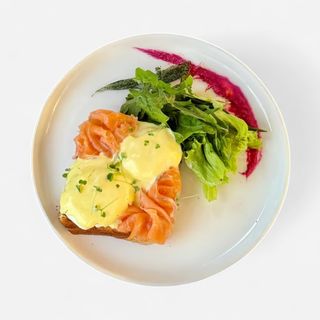 Eggs Benedict with salmon
