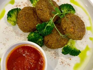 Buckwheat cutlets with broccoli and smoked lecho sauce