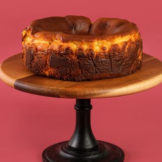 ბასკური ჩიზქეიქი(20 სმ, 8 ნაჭრიანი)