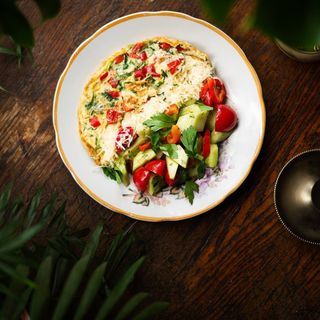 ომლეტი ბოსტნეულით და ტრუფელის ყველით