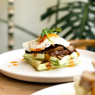 Spinach waffles with beef and mango-chilli sauce