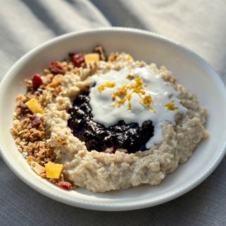 Sweet oatmeal porridge 