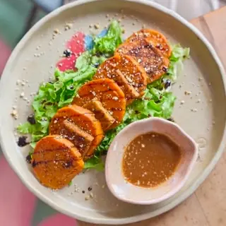 Grilled sweet potato with fried tofu