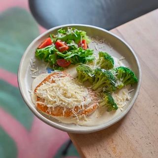 Chicken breast with broccoli