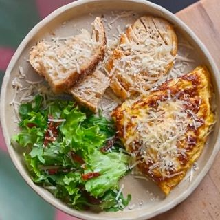 Omelette with chicken fillet (boiled or grilled fillet)