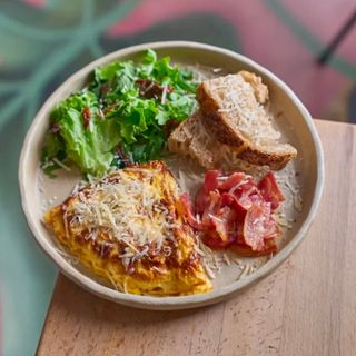 Omelette with crispy bacon