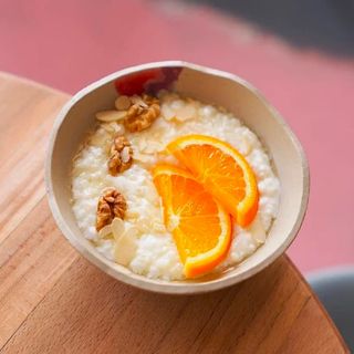 Rice porridge with honey and nuts