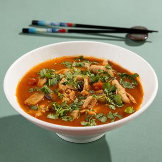 ტომ იამი ქათმით და სოკოთი