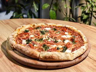 Pizza with feta and spinach