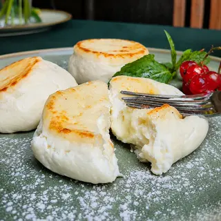 Syrniki with white chocolate