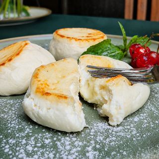 Syrniki with white chocolate
