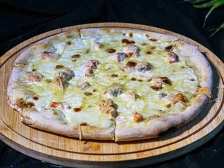 Pizza with salmon Philadelphia