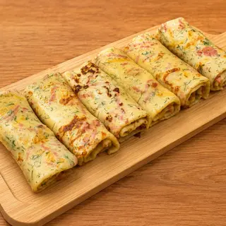 Crepes with ham, cheese and herbs