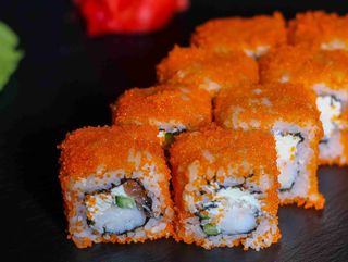 Californa with salmon and shrimps