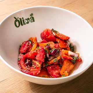 Vegetable salad with beans