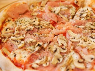 Pizza нam and mushrooms