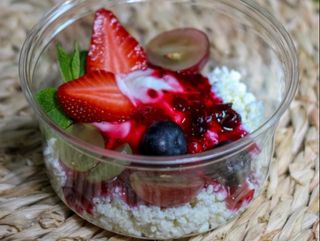 Cottage cheese with berries