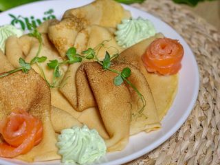 Crepes with salmon and Philadelphia