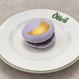 Blackcurrant and lime macarons