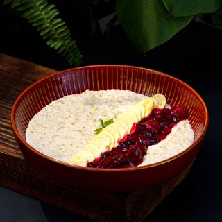 Oatmeal with berries