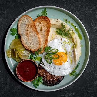 Patty beef & mashed potatoes