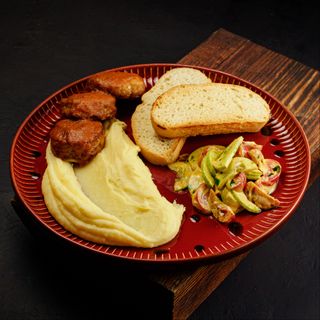 Chicken cutlet with mashed potatoes