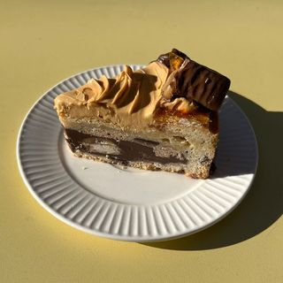 Twix Cookie Pie