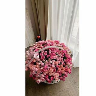 კალათი ვარდებით