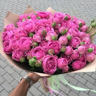 სპრეი ვარდების თაიგული