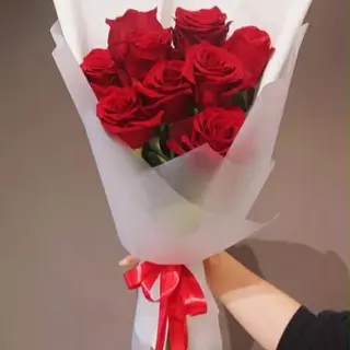 წითელი ვარდების მინი თაიგული(7ც)