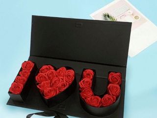 სიყვარული წითელი ვარდებით