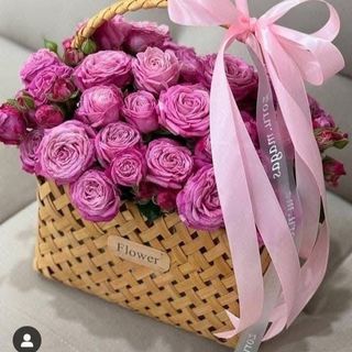 სპრეი ვარდები ჩანთით