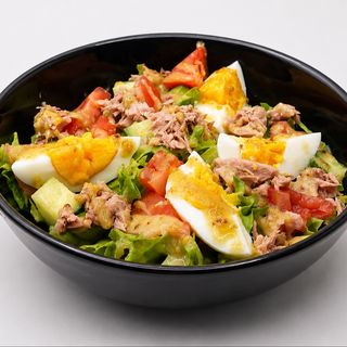 Salad with tuna