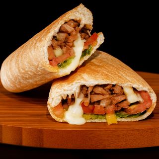 შაურმა ყველით პურში