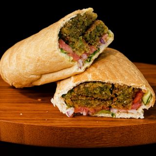 შაურმა ფალაფელით პურში