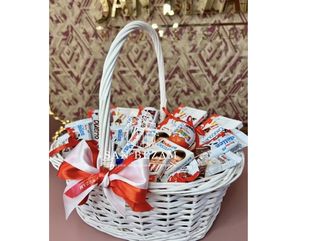 კალათი ტკბილეულით