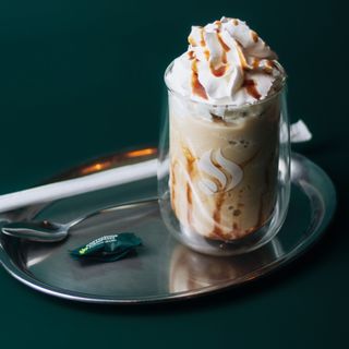 ცივი კარამელ მოკაჩინო