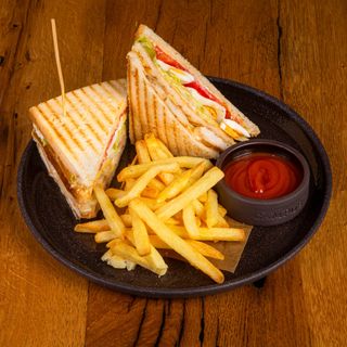Club-sandwich with chicken