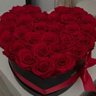 გული წითელი ვარდებით (25ც)