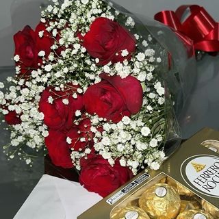 წითელი ვარდები და როშენის შოკოლადი