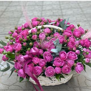 სპრეი ვარდები კალათში