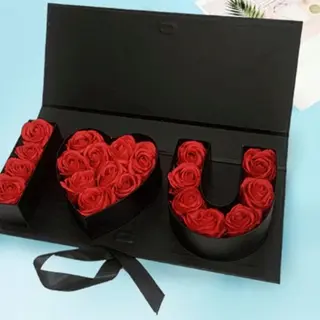 ბოქსი წითელი ვარდებით