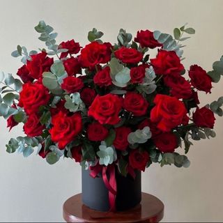 წითელი ვარდების კომპოზიცია (20ც)