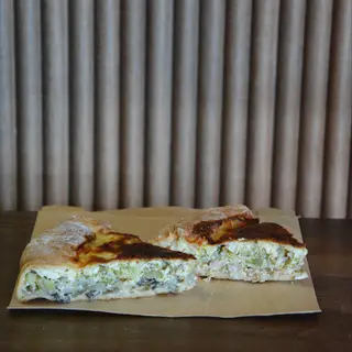 Quiche with chicken & broccoli