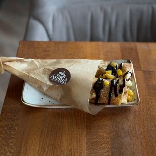 Crepes with cottage cheese and raisins