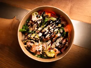Salad with smoked salmon&honey-mustard dressing 