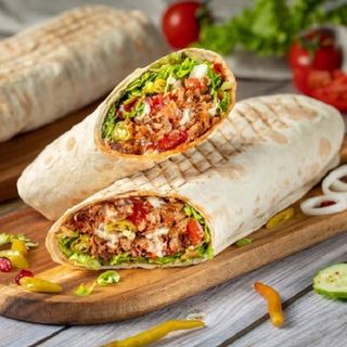 სტანდარტული შაურმის მენიუ (შაურმა+ფრი+კოკა+კეჩუპი+მაიონეზი)