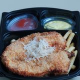 ქათმის შნიცელი და კარტოფილი ფრი