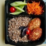 ქათმის კოტლეტები და წიწიბურა