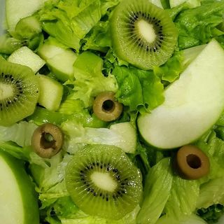 მწვანე სალათი ვაშლით